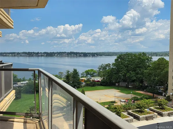 17-85 215 Street #6G, Bayside, NY 11360