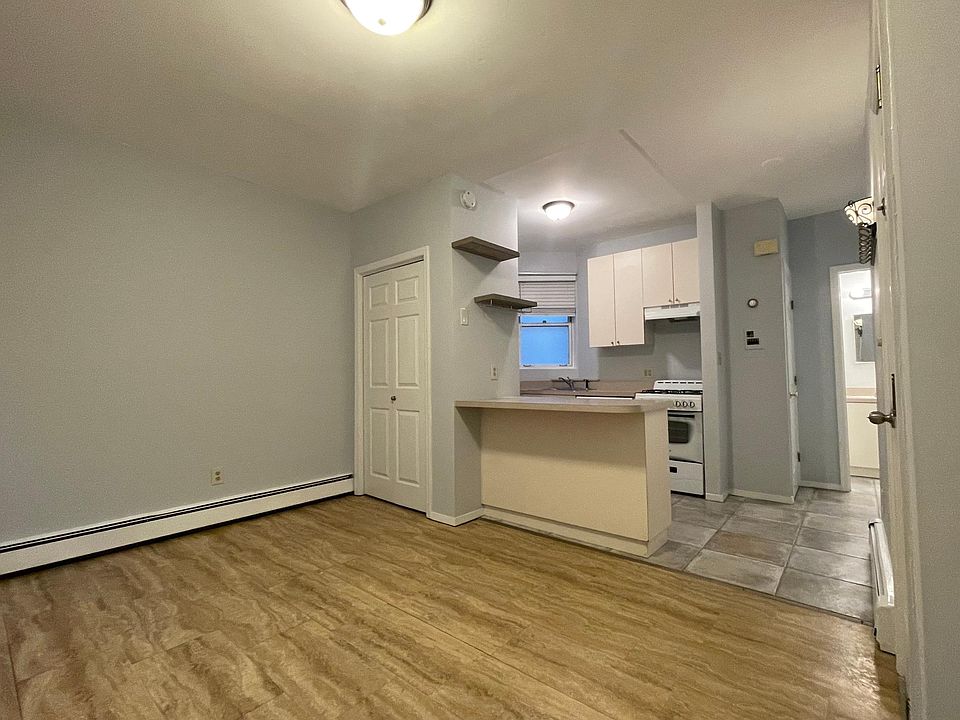 1st image of 450 E Park Ave APT 1