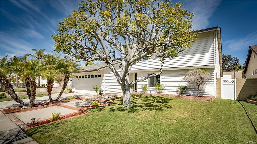 4 bed, 2.5 bath, 1875 sqft, $5,200 — Photo 4