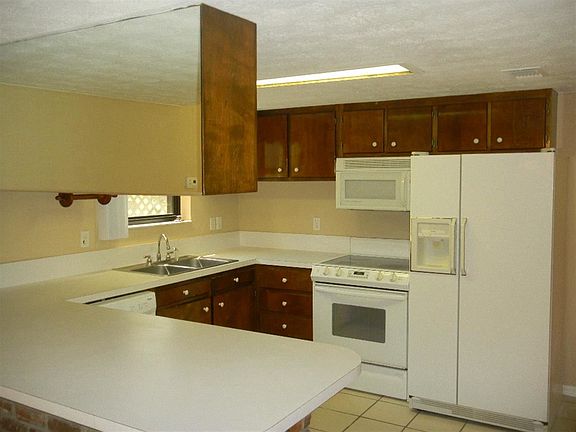 3rd image of 7040 Blueberry Hill Dr
