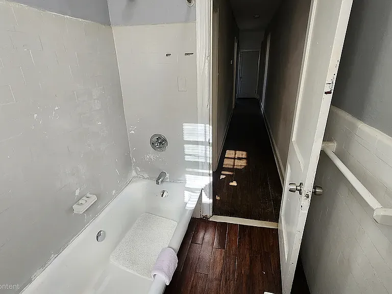 718 W Maple Ave #B — Photo 6