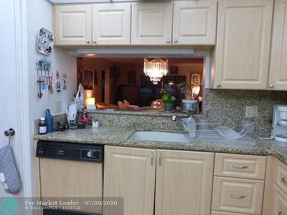 4th image of 3403 Bimini Ln APT J1