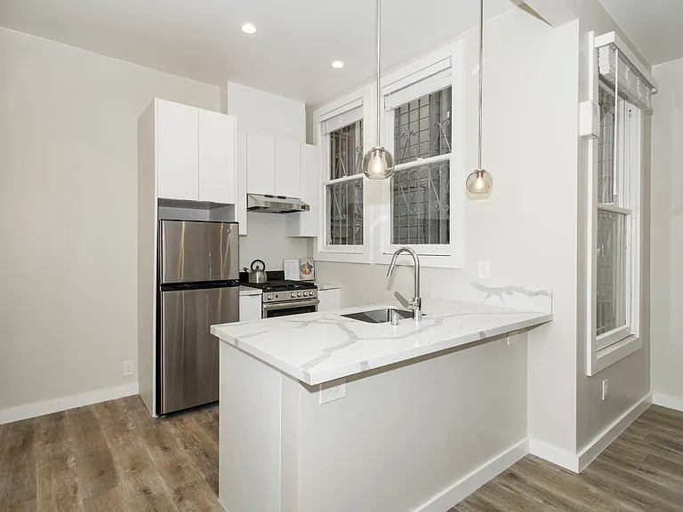 1395 Union — Photo 3