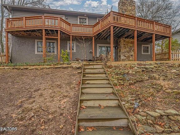 5th image of 166 Canterbury Dr