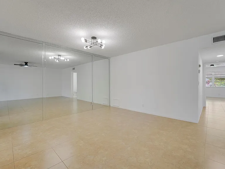 1142 Circle Ter W #C — Photo 9