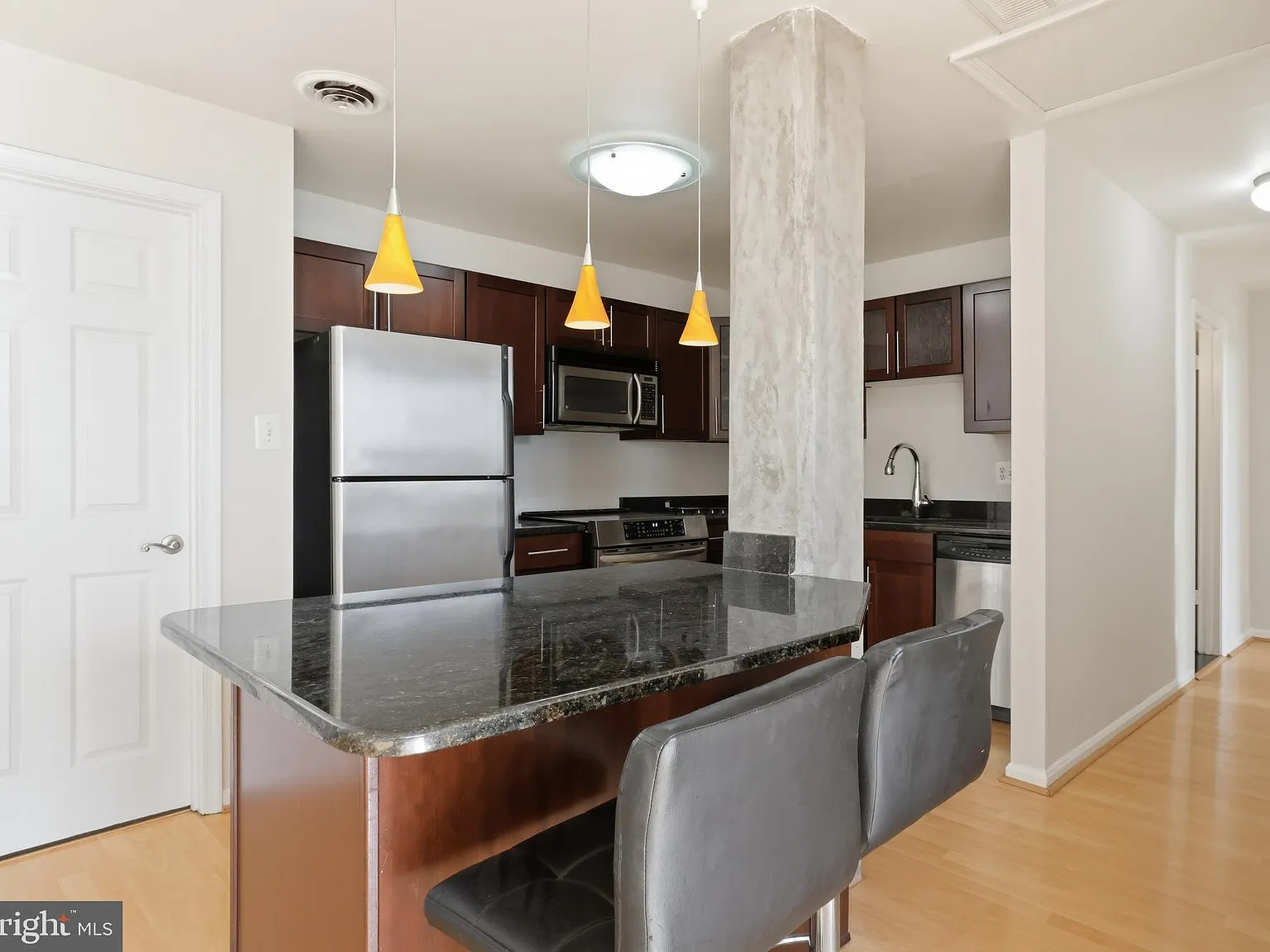 2 bed, 969 sqft, $1,750 — Photo 3