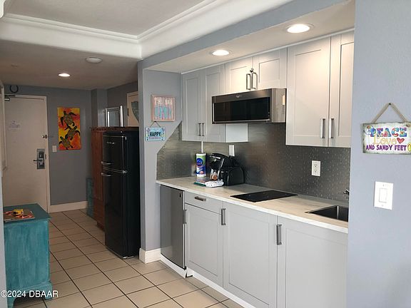 4th image of 2700 N Atlantic Ave #810