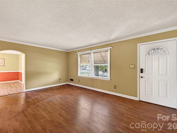 5th image of 4400 Hamilton Cres