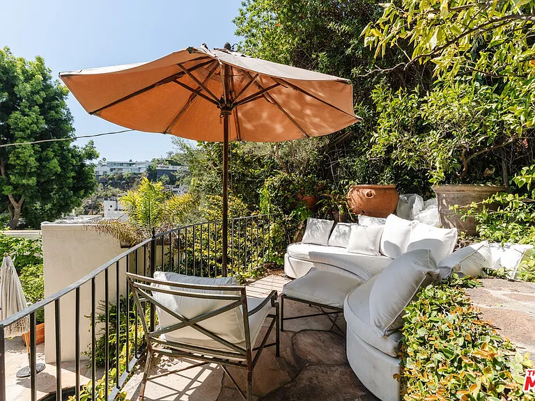 8706 Sunset Plaza Pl — Photo 29