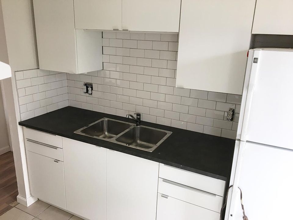 2nd image of 4205 Loomis Ave #D