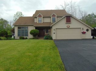 930 Guinevere Dr, Rochester, NY 14626