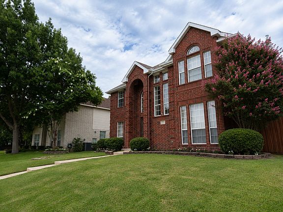 2nd image of 1481 Parkwood Dr