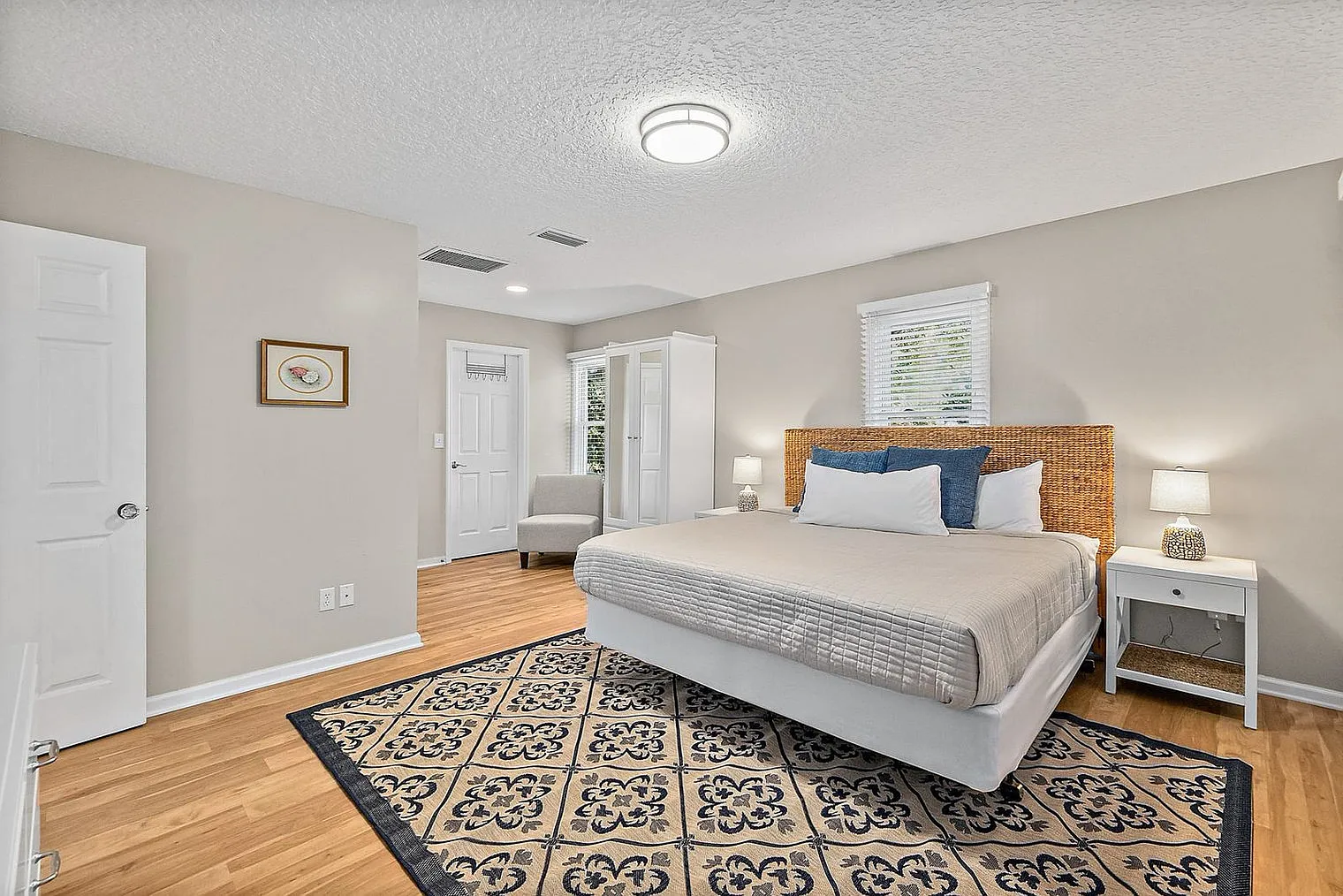 3 bed, 2.0 bath, 1496 sqft, $4,994 — Photo 3