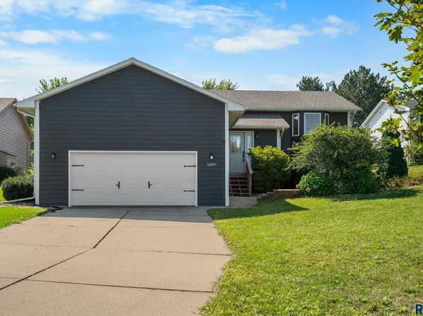 5307 E Lake Placid Cir, Sioux Falls, SD 57110