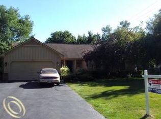 4901 N Clunbury Rd, West Bloomfield, MI 48322