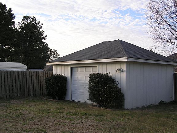 Detached Garage/Shop