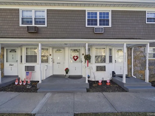 4743 Wilshire Lane #4743, Oakdale, NY 11769