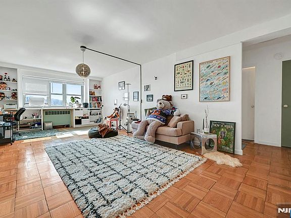 3rd image of 208 Anderson St APT S5a