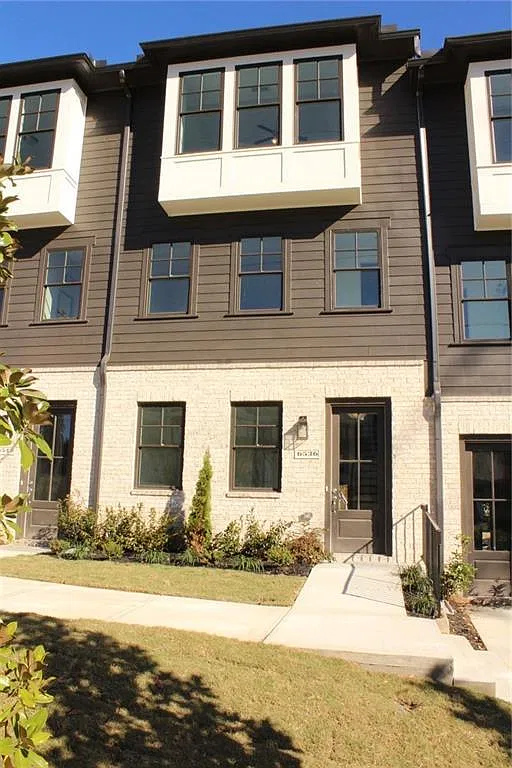 3 bed, 3.5 bath, 1900 sqft, $3,950 — Photo 2