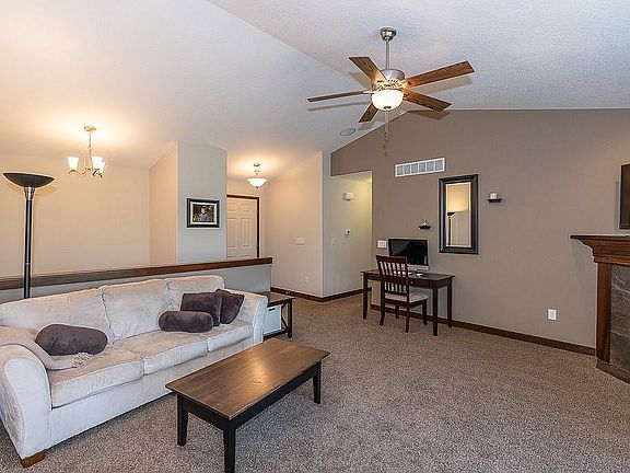 4th image of 770 Pheasant Ln