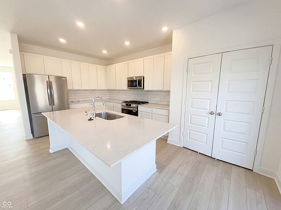 2nd image of 5926 Juna Ave