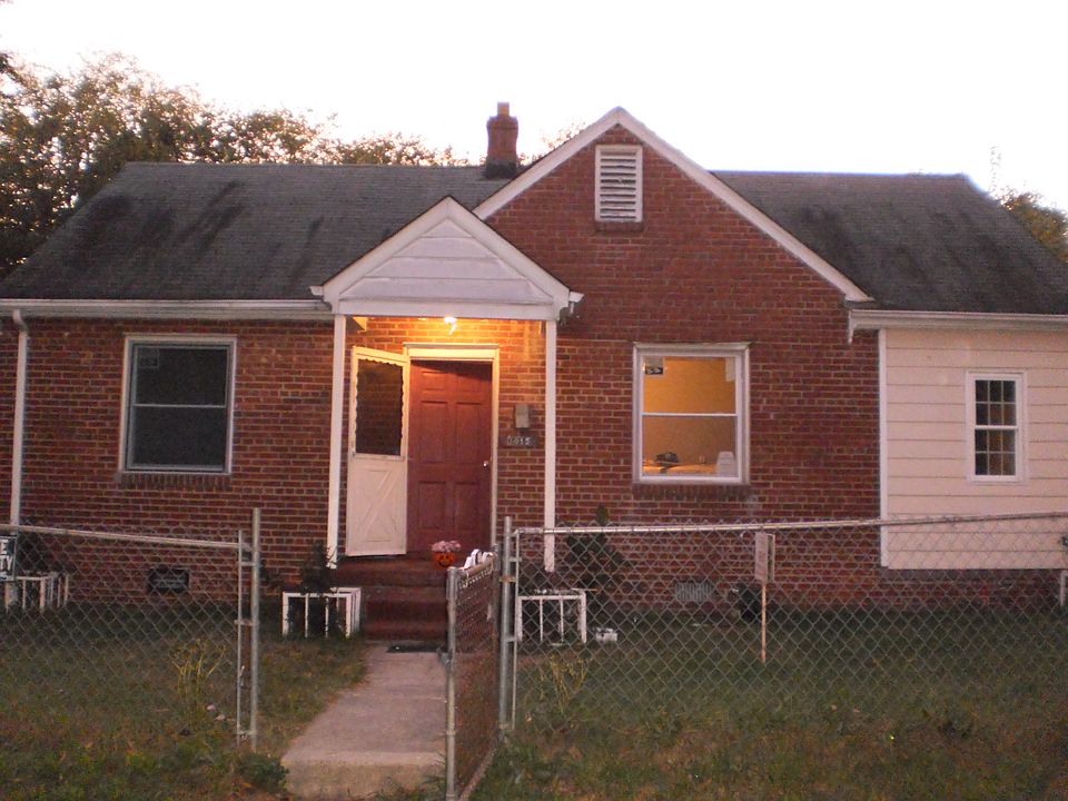 1st image of 3015 Columbia St