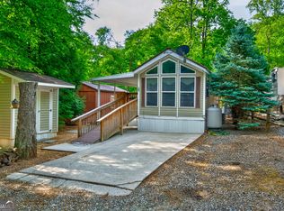 107 Riverside Pl, Cleveland, GA 30528