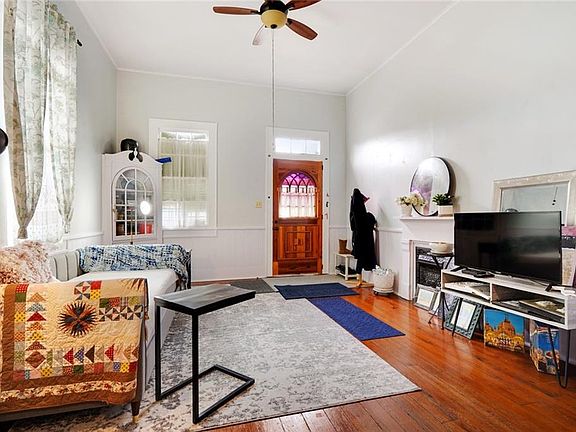 2nd image of 717-19 Lesseps St