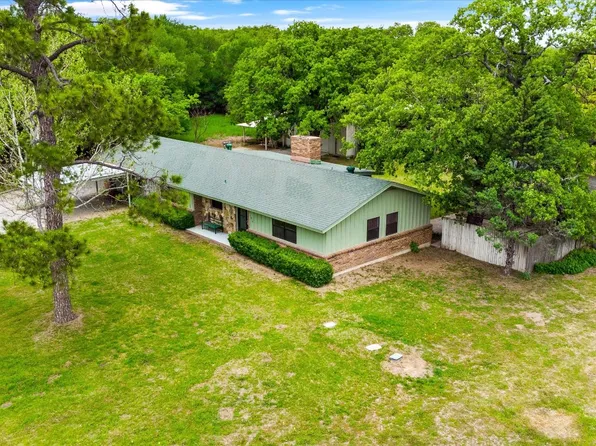 810 Ladybird Ln, Azle, TX 76020