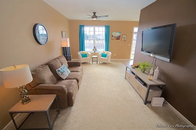 2 bed, 1.5 bath, 1310 sqft, $2,300 — Photo 3