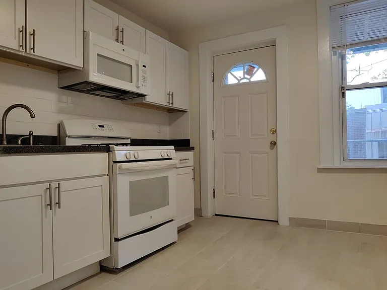 10 Barrows St #2 — Photo 14