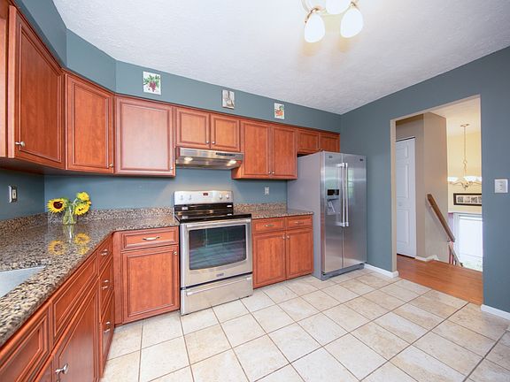 3rd image of 818 Fairwind Dr