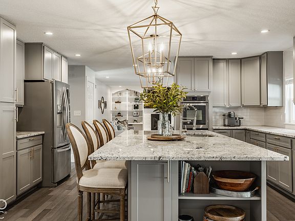 4th image of 4555 Buckingham Ct