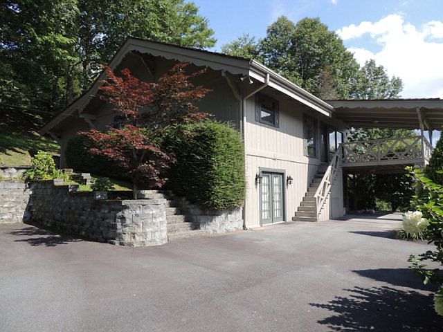 2nd image of 246 Hickory Ln
