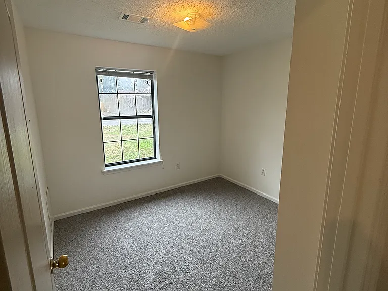 2216 Jonathan Ln — Photo 16