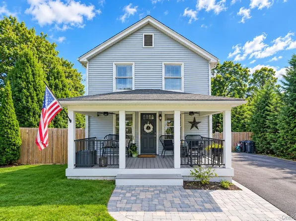 9 Jennings Avenue, Center Moriches, NY 11934