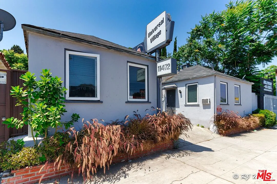 1 bed, 1.0 bath, 400 sqft, $2,099 — Photo 2