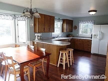Eat-in Kitchen