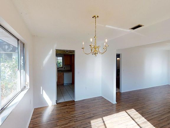 2nd image of 1118 Breezemont Dr