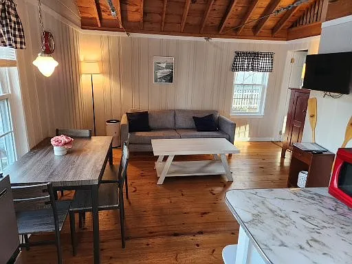3 Odessa Ave — Photo 3