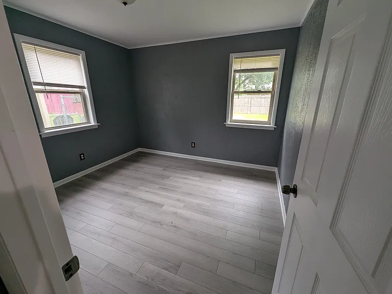 625 Louis St — Photo 9
