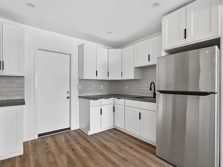 6858 Ira Ave — Photo 8