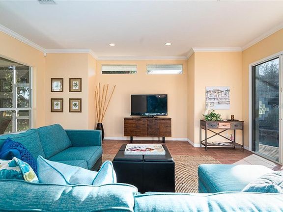 4th image of 619 Wild Pine Way