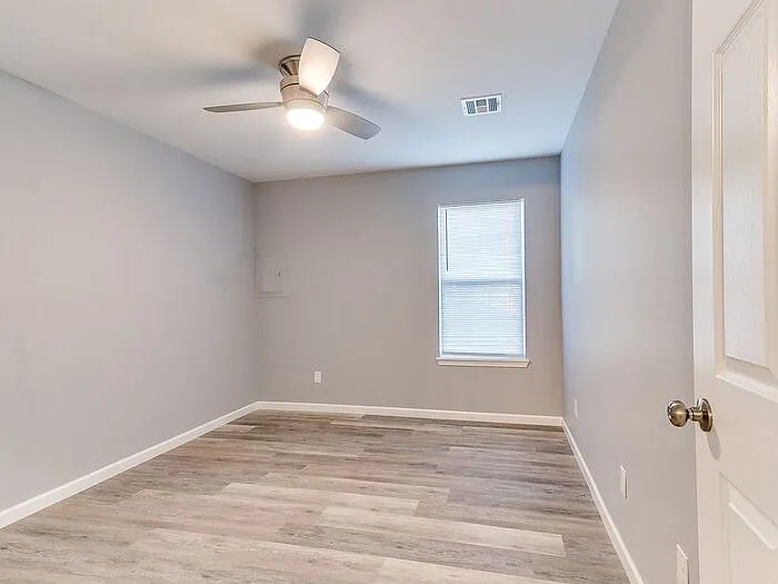 2515 Leeds Ln — Photo 40
