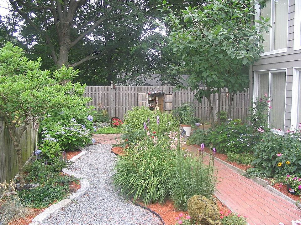2nd image of 8 Waverly St