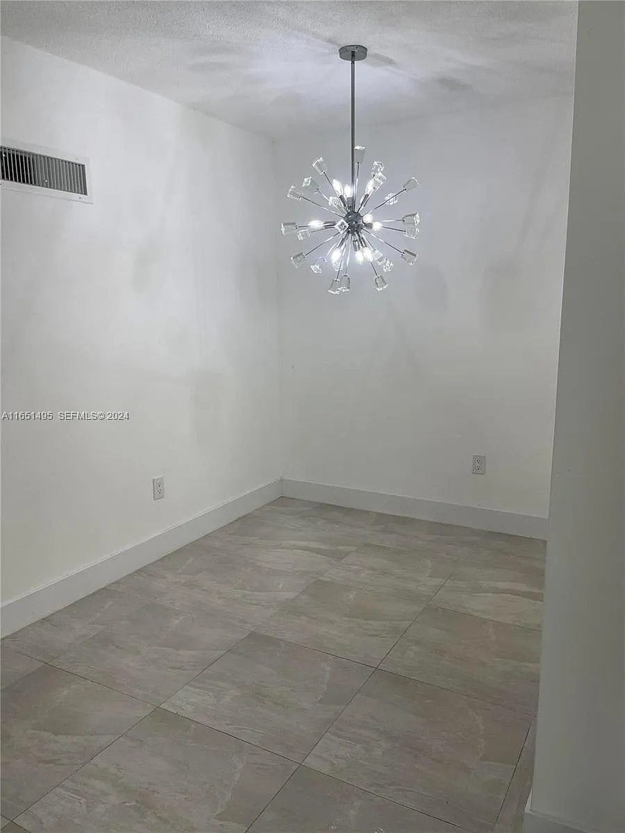 Building Photo - 1255 W 49th Pl #102