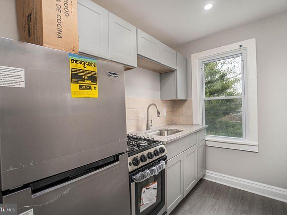 4th image of 1001 Andrews Ave #5