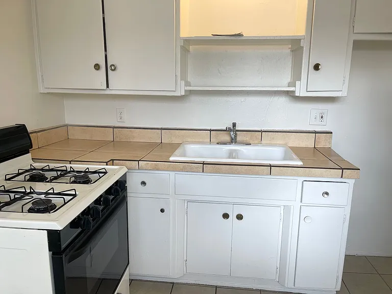 606 Linden Court — Photo 3