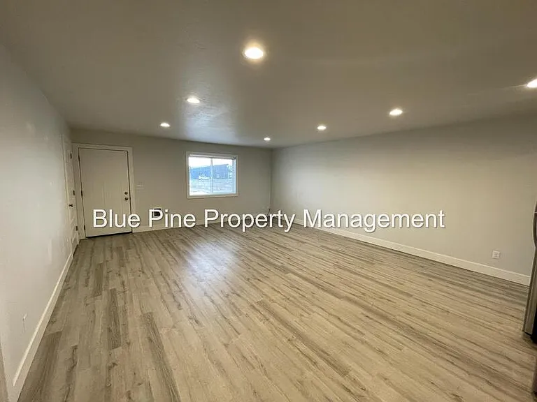 170 Opal Ct #2 — Photo 5