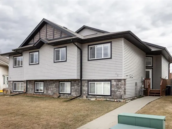 52 W Heron Ct, Penhold, AB T0M 1R0